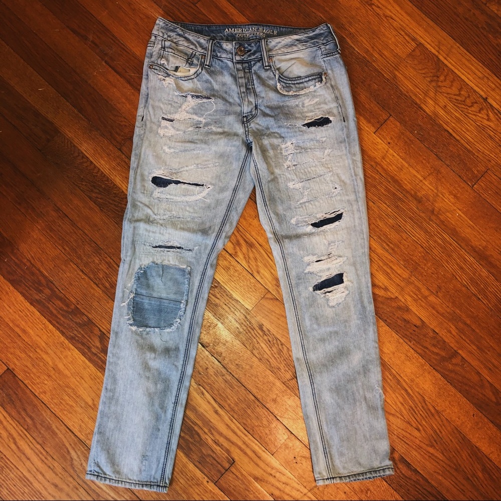 American Eagle Distressed Tomgirl Jeans Size 4